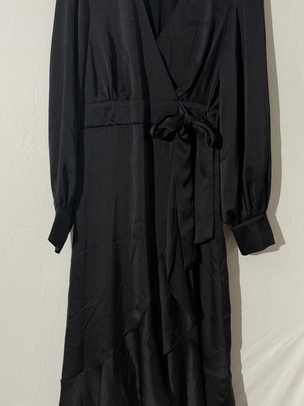 Sofia Vergara Faux Wrap Midi Dress M Black Ruffle Satin Date Night Elegant
